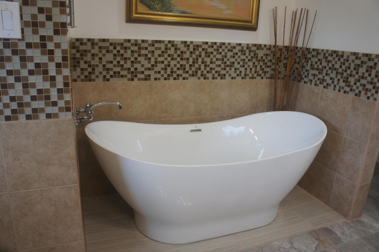 נובו ארנל Casa Donna Rosa B&B מראה חיצוני תמונה